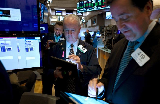 Giới đầu tư đua lệnh mua cổ phiếu